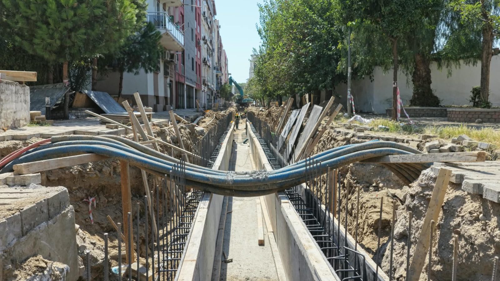 BAŞKAN ÇERÇİOĞLU EFELER’DE ALTYAPI YATIRIMLARINI SÜRDÜRÜYOR