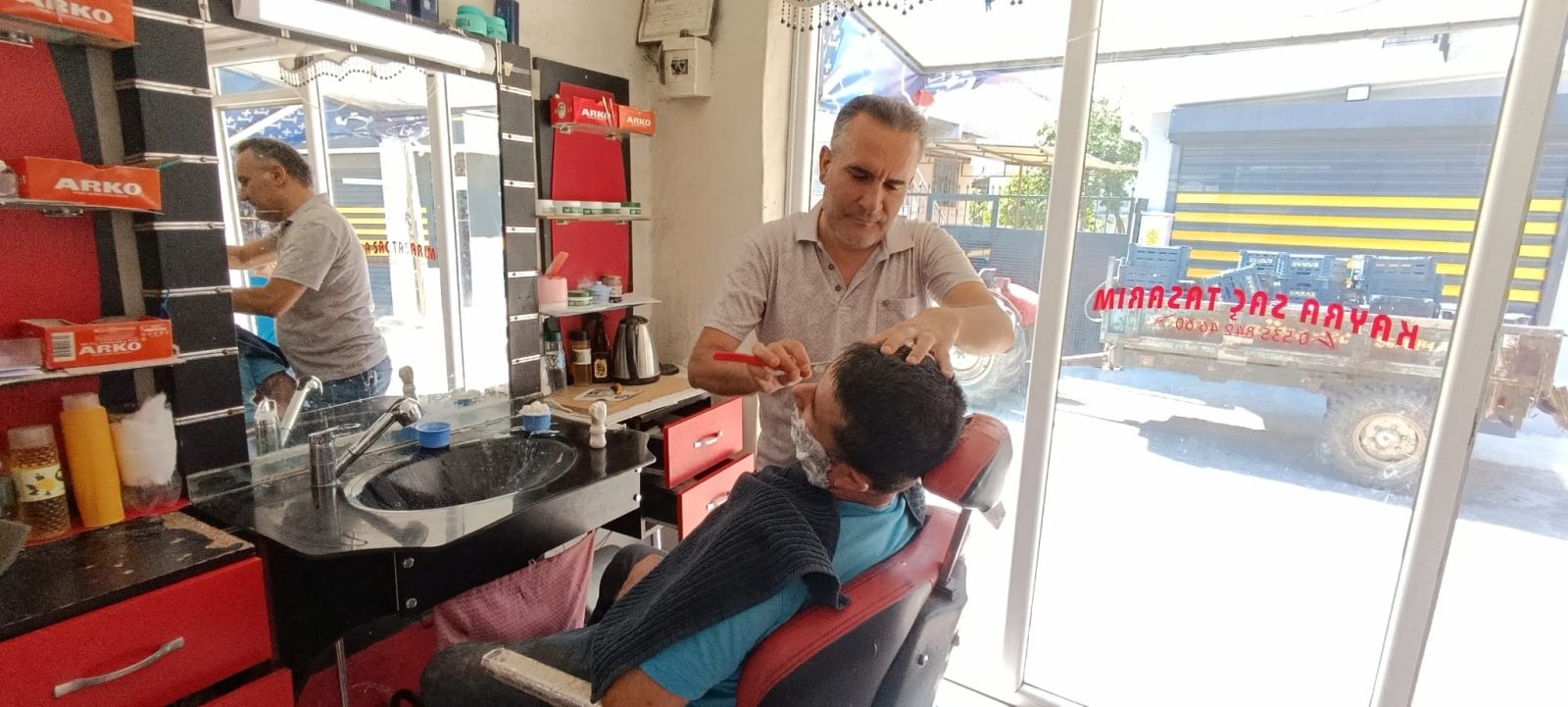 Hızlı Tıraşın Adresi: Kayra Saç Tasarım, Vakit Kaybetmek İstemeyenlerin Tercihi