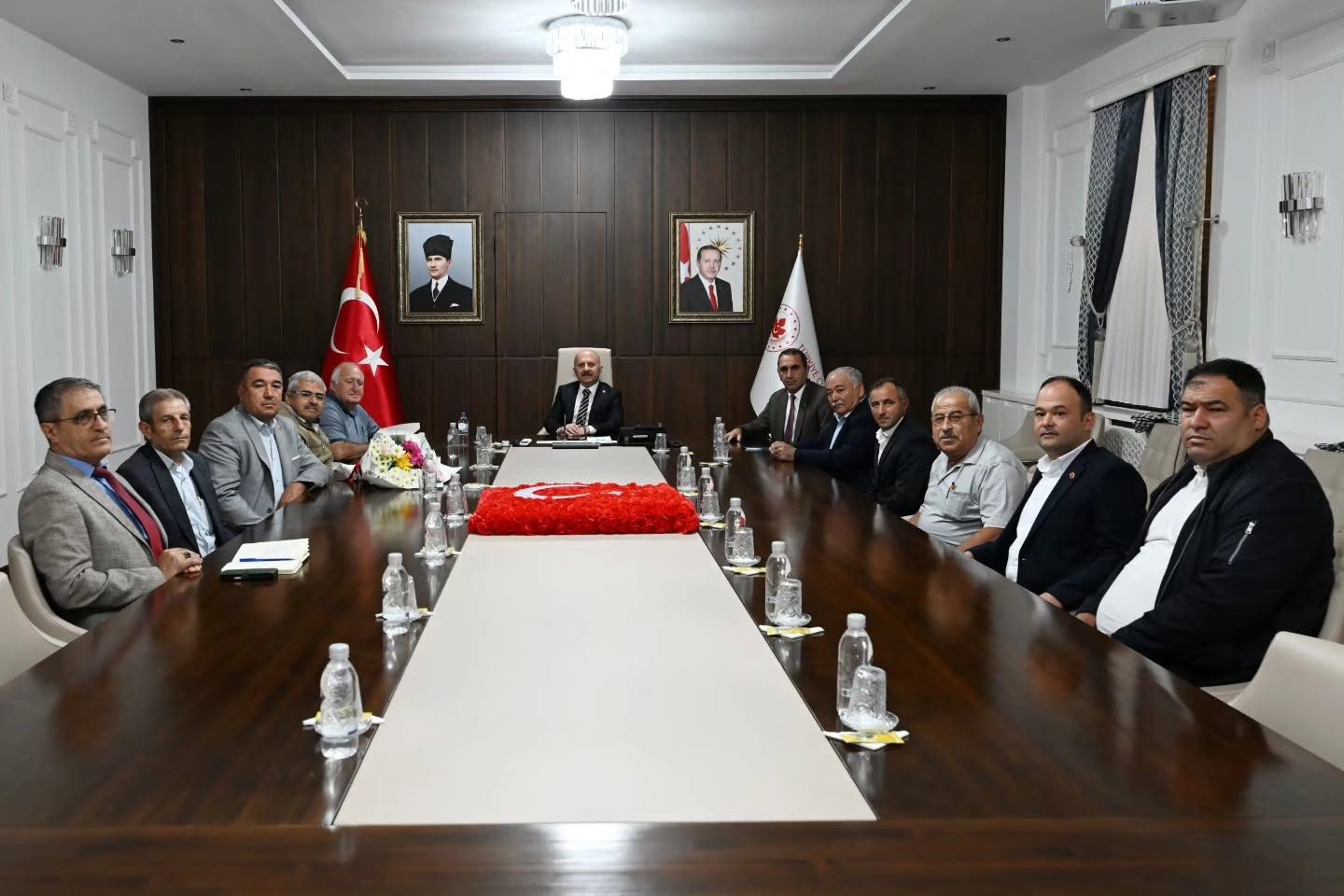 Aydın Valisi Dr. Osman Varol, Muhtarları Makamında Ağırladı