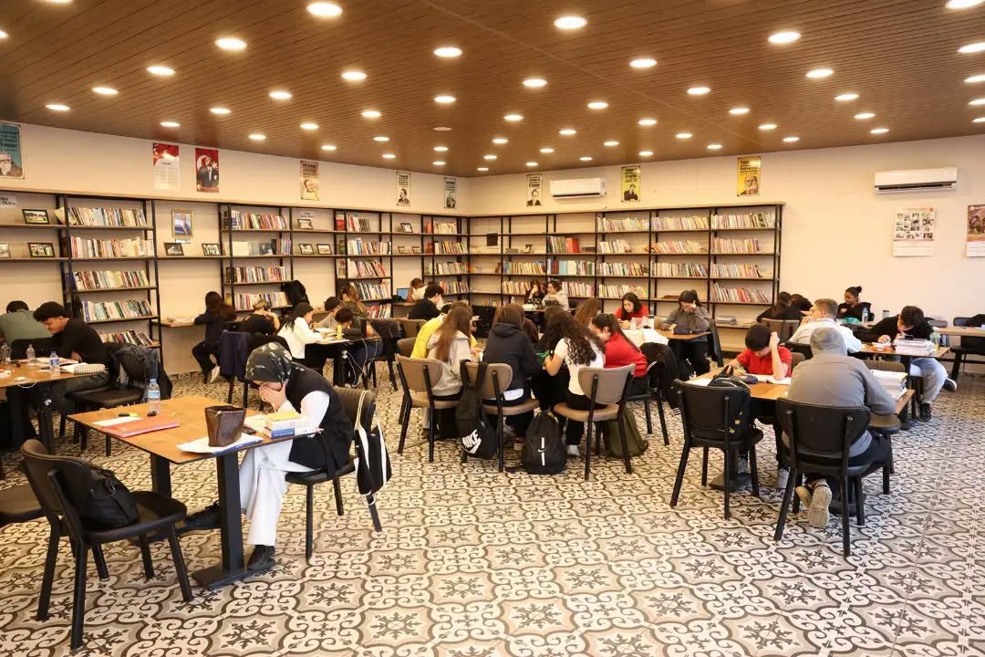 İncirliova Belediyesi’nden Öğrencilere Eğitim Desteği: Gençlerin Geleceğine Yatırım