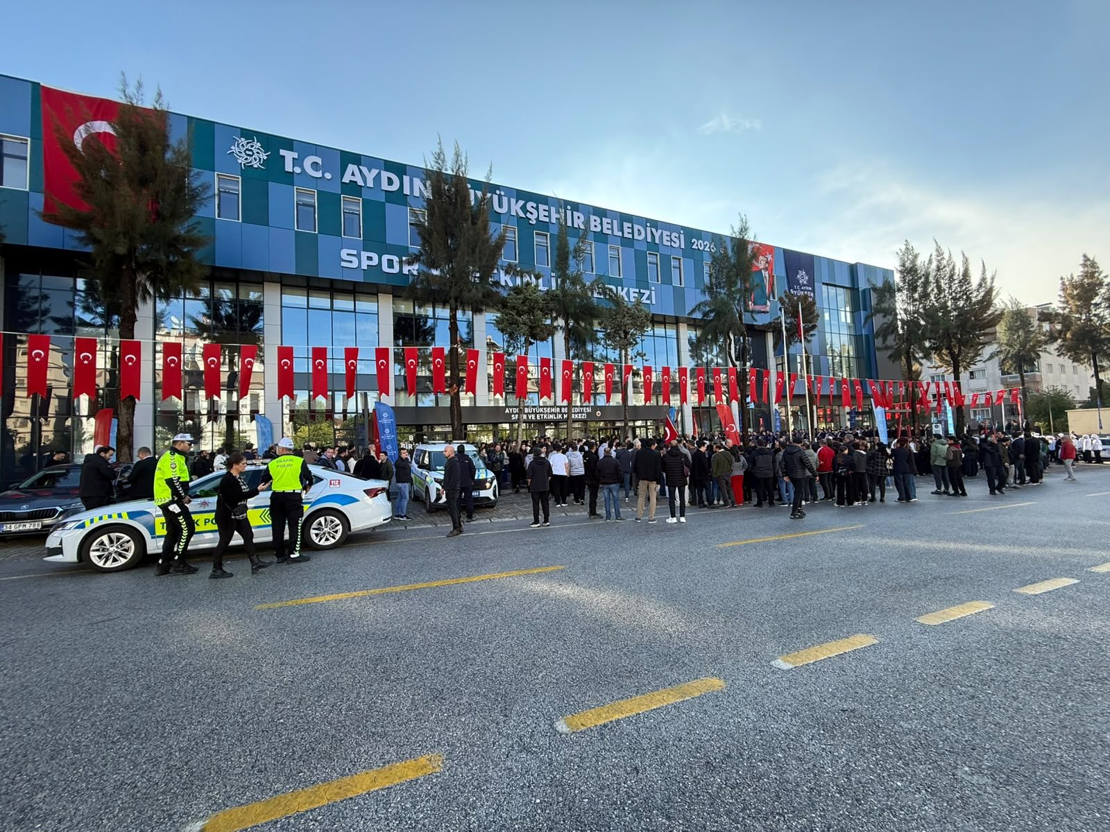 AYDIN’DA 29 EKİM CUMHURİYET BAYRAMI COŞKUSU SALONLARA SIĞMADI