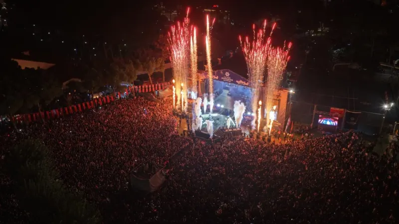 AYDINFEST GENÇLİK FESTİVALİ’NİN İLK GÜNÜNDE 70 BİN AYDINLI DOYASIYA EĞLENDİ