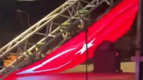 Başkan Doğanca’nın Sahnesinde Panik Anları