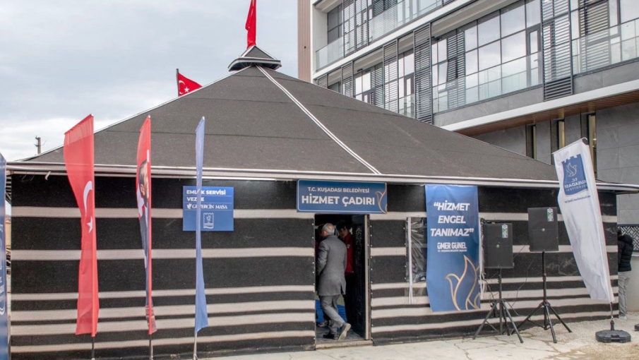 KUŞADASI BELEDİYESİ’NİN YÖRÜK HİZMET ÇADIRINDA TÜM İŞLEMLER KOLAYLIKLA YAPILIYOR