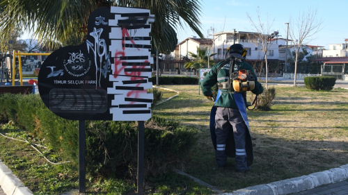 KUŞADASI BELEDİYESİ’NDEN BAKIM HAMLESİ: UZUN SÜREDİR İHMAL EDİLEN PARKLAR YENİLENİYOR