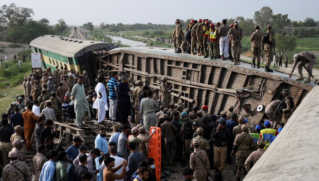 Pakistan’da tren faciası: En az 30 ölü, 90’dan fazla yaralı