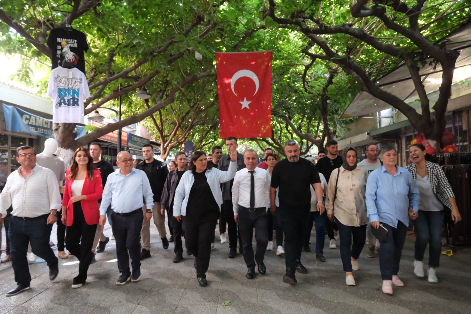 BAŞKAN ÇERÇİOĞLU İNCİRLİOVA’DA VATANDAŞLARLA BİR ARAYA GELDİ
