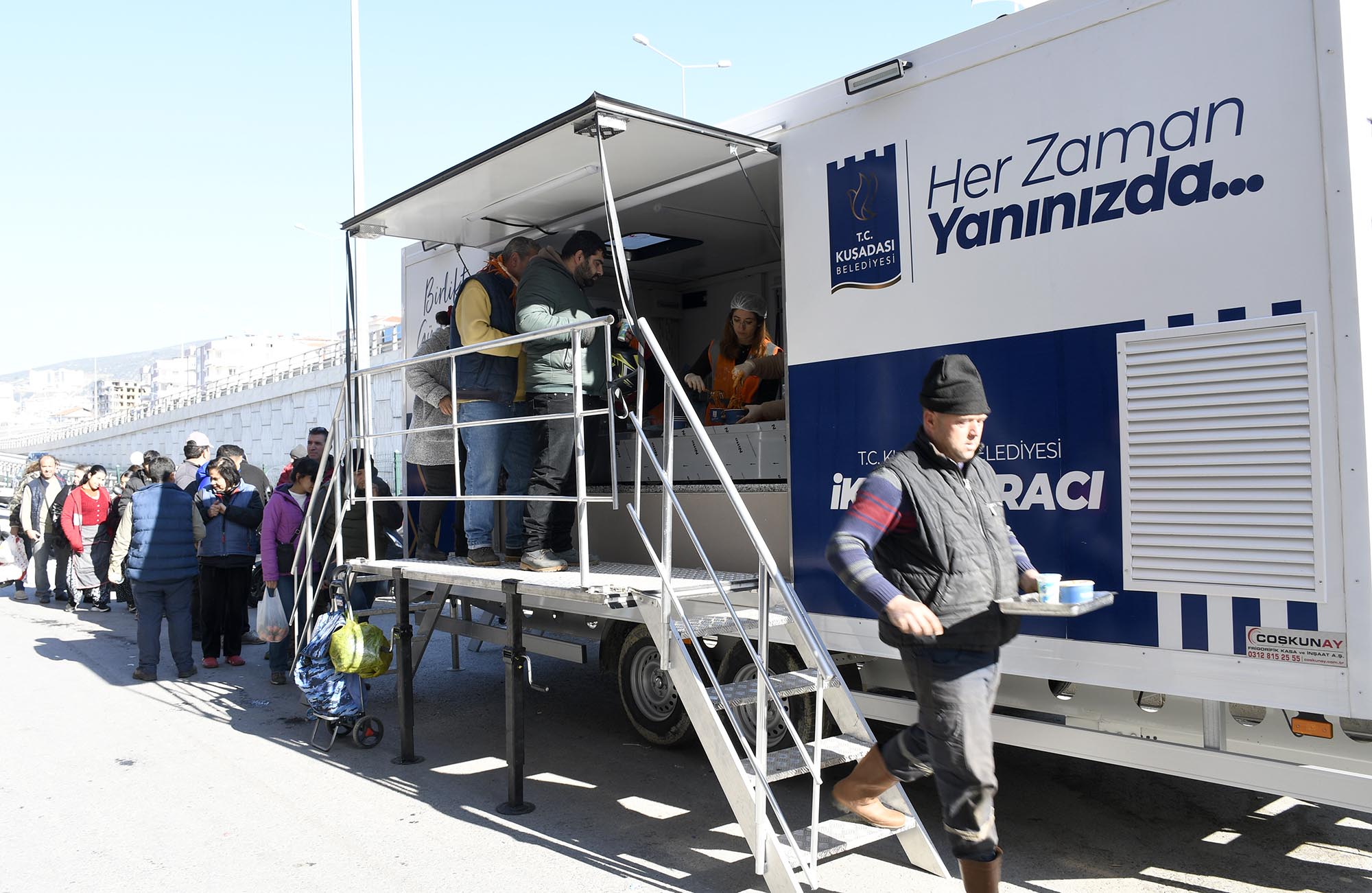 KUŞADASI BELEDİYESİ’NDEN HEMŞEHRİLERİNE LEZZETLİ İKRAMLAR