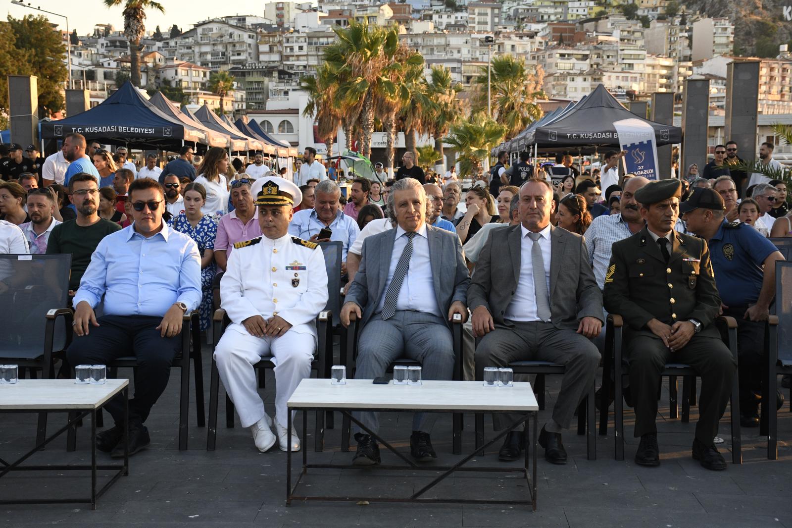 KUŞADASI’NDA 15 TEMMUZ ŞEHİTLERİ ANILDI